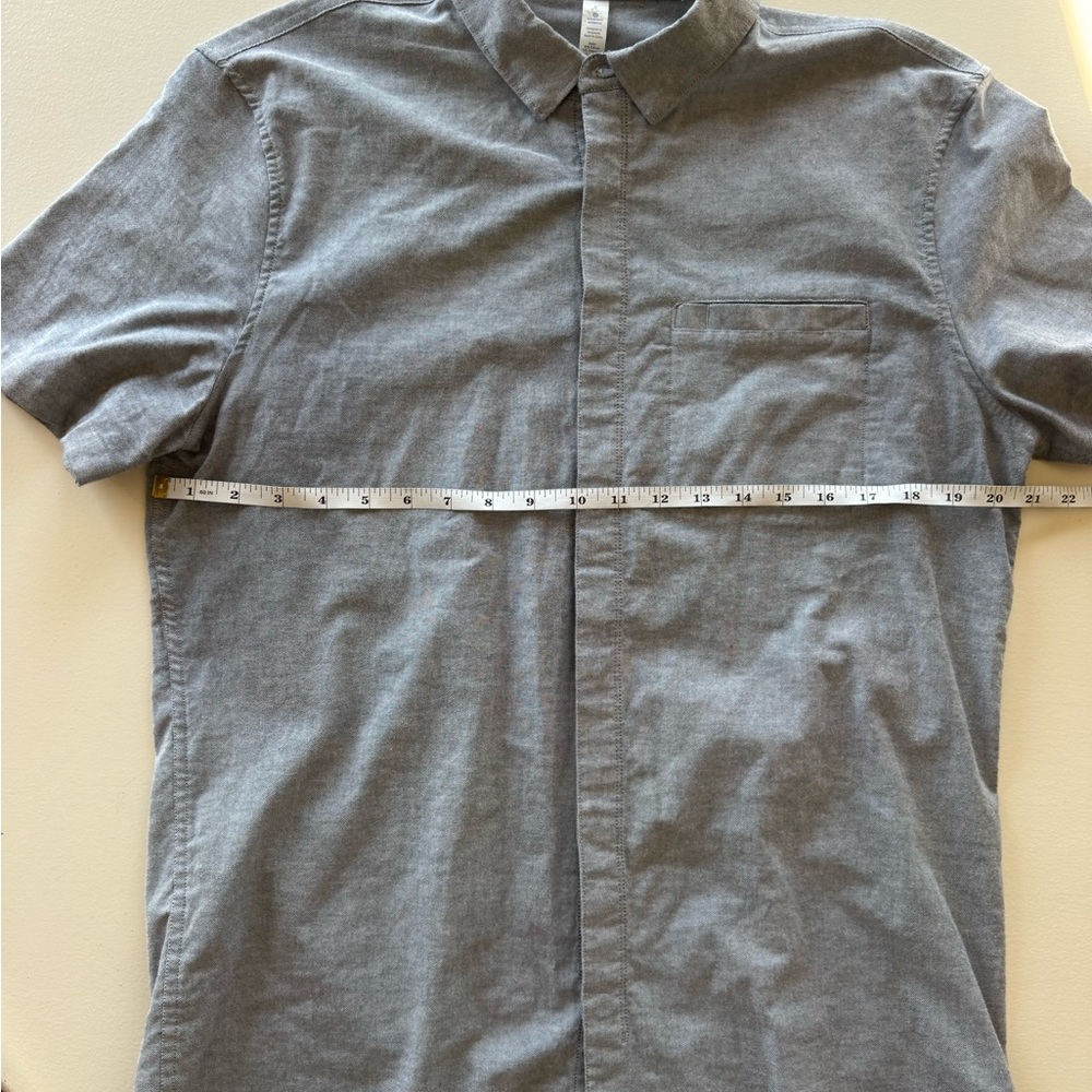 Lululemon On Time Short Sleeve Button Down Men’s Large Grey Lycra Lightweight L - Picture 4 of 9